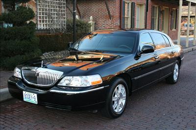 Sedan - Lincoln Town Car
