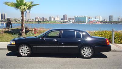Sedan - Lincoln Town Car