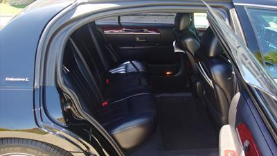 Sedan - Lincoln Town Car