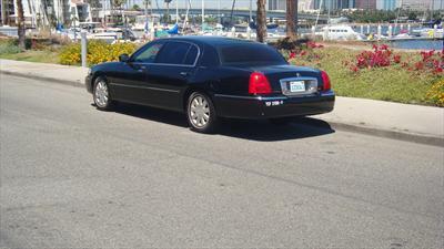 Sedan - Lincoln Town Car