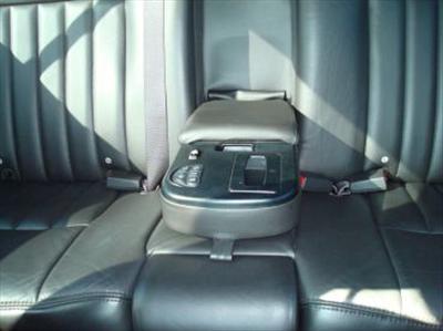 Sedan - Lincoln Town Car