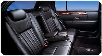 Sedan - Lincoln Town Car L
