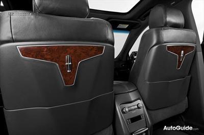 Sedan - Lincoln Town Car L
