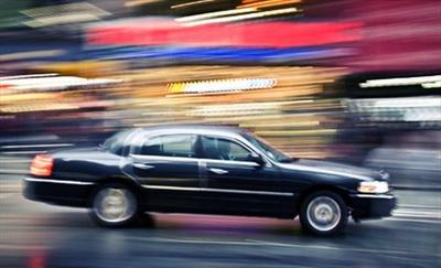 Sedan - Lincoln Town Car