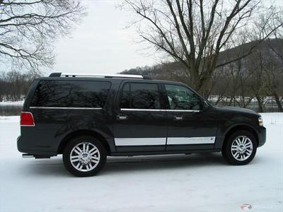 SUV - Lincoln Navigator