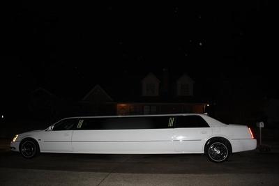 Stretch Limo - Cadillac DTS