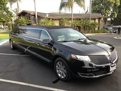 Stretch Limo - Lincoln MKT
