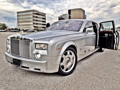 Luxury Sedan - Rolls Royce Phantom