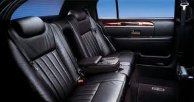 Sedan - Lincoln Town Car