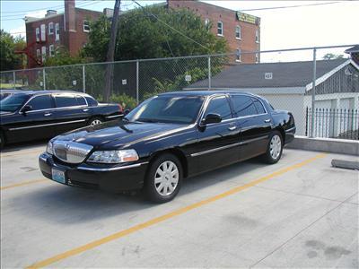 Sedan - Lincoln Town Car
