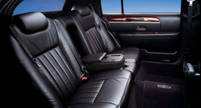 Sedan - Lincoln Town Car L