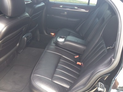 Sedan - Lincoln Town Car