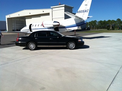 Sedan - Lincoln Town Car