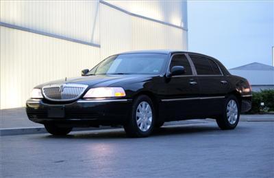 Sedan - Lincoln Town Car