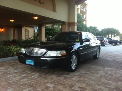 Sedan - Lincoln Town Car