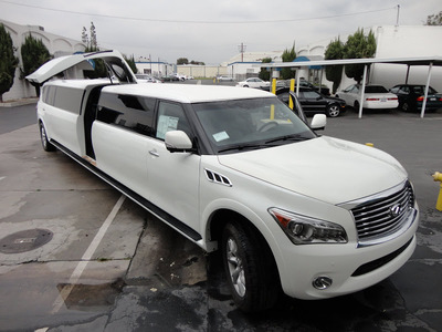 Stretch SUV - Infiniti QX