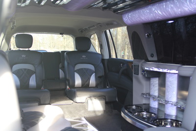 Stretch SUV - Infiniti QX