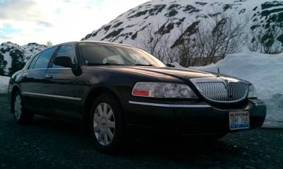 Sedan - Lincoln Town Car L