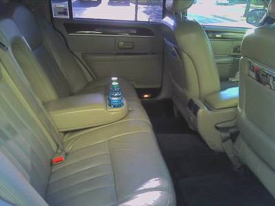 Sedan - Lincoln Town Car L