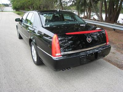 Sedan - Cadillac DTS