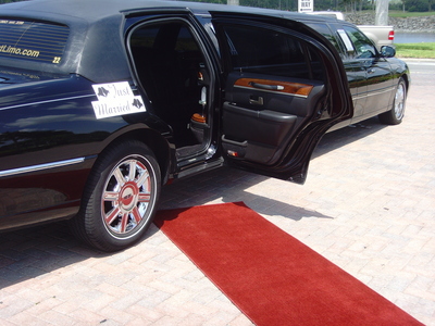 Stretch Limo - Lincoln Town Car