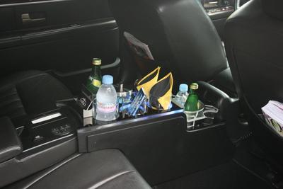 Sedan - Lincoln Town Car