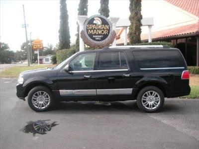SUV - Lincoln Navigator