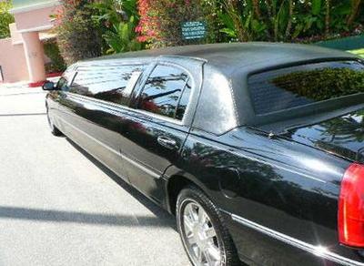 Stretch Limo - Lincoln Town Car