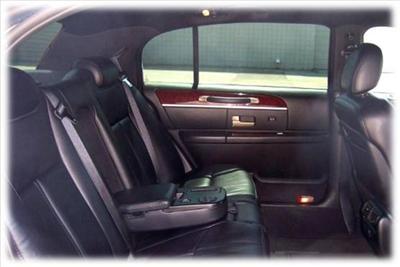 Sedan - Lincoln Town Car