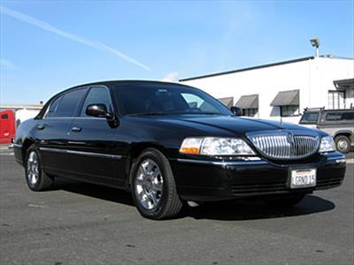 Sedan - Lincoln Town Car