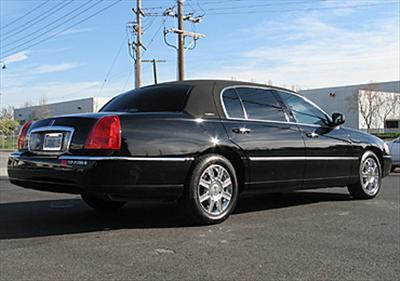 Sedan - Lincoln Town Car