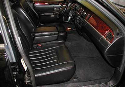 Sedan - Lincoln Town Car