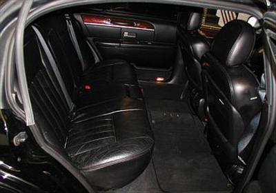 Sedan - Lincoln Town Car