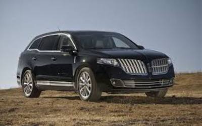 Sedan - Lincoln Town Car