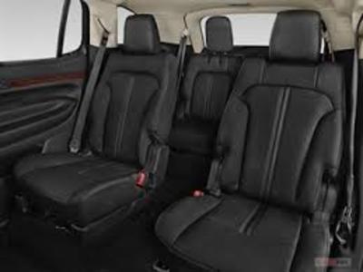 Sedan - Lincoln Town Car
