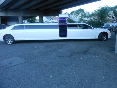Stretch Limo - Chrysler 300