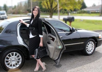 Sedan - Lincoln Town Car L