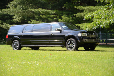 Stretch SUV - Lincoln Navigator