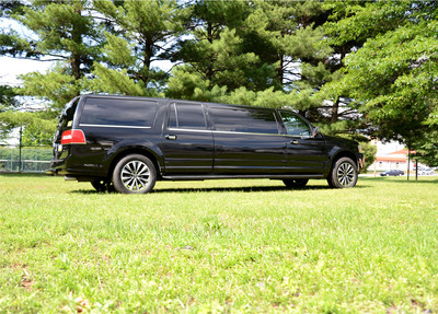 Stretch SUV - Lincoln Navigator