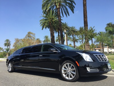 Stretch Limo - Cadillac DTS