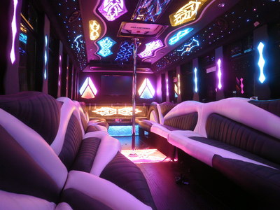 MotorCoach - Deluxe Motor Coach 