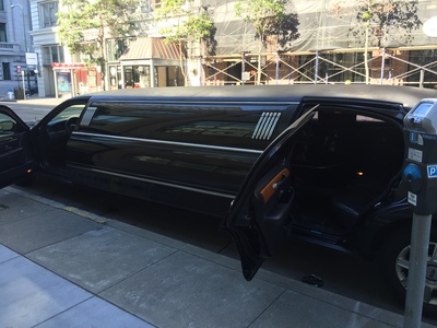 Stretch Limo - Lincoln Town Car