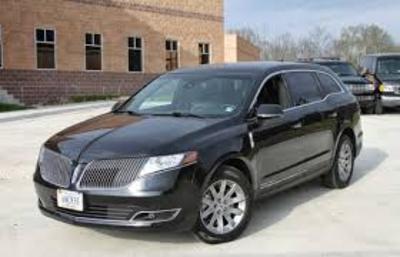 Sedan - Lincoln Town Car L