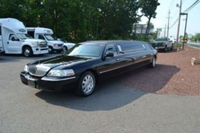 Stretch Limo - Lincoln Town Car