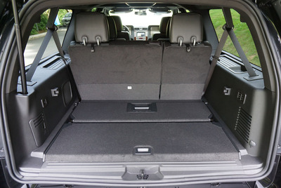 SUV - Lincoln Navigator L