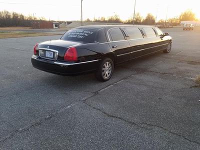 Stretch Limo - Lincoln Town Car