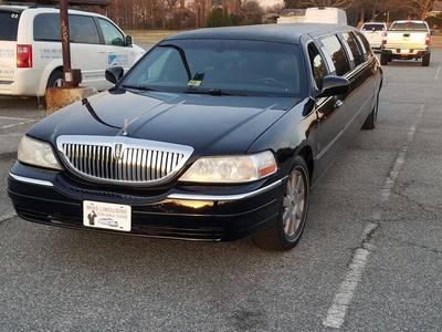 Stretch Limo - Lincoln Town Car