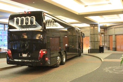 MotorCoach - Deluxe Motor Coach 
