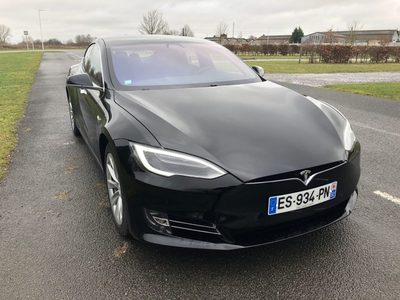 Luxury Sedan - Tesla Model S