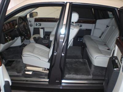 Luxury Sedan - Rolls Royce Phantom